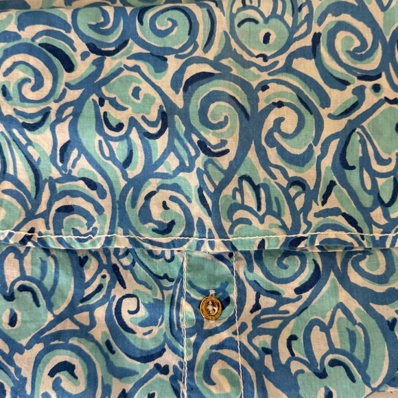 Lily Pulitzer Cruiser Blue Chasing Tail Button Up. Size 2 - Picture 15 of 16